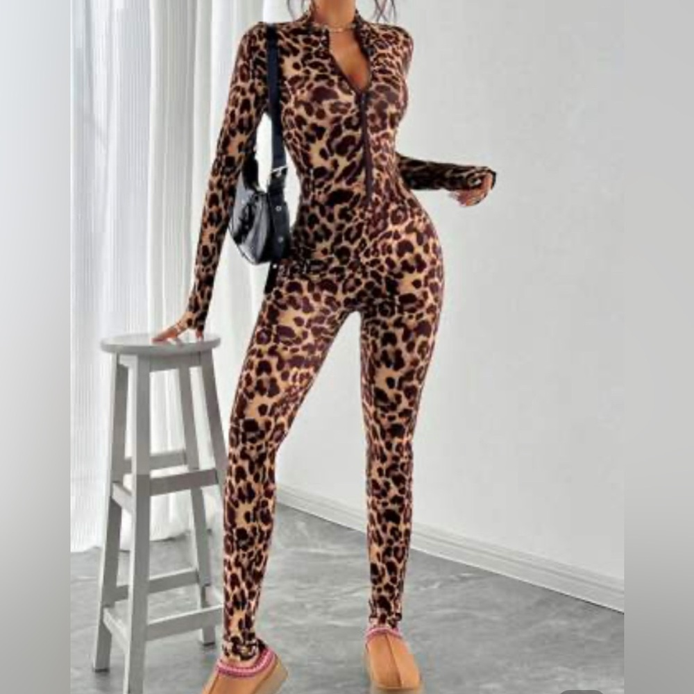 ⚡️NWT Leopard Long Sleeve Catsuit